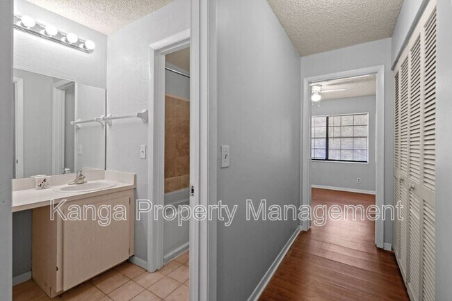 Building Photo - 408 N Cypress Dr