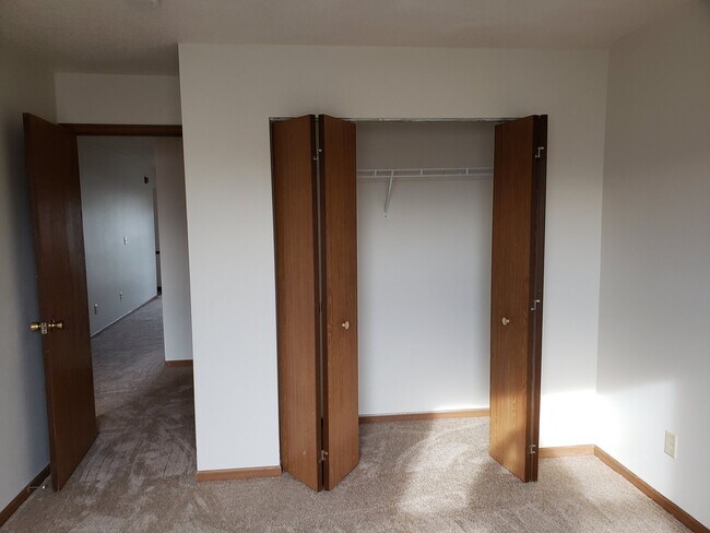 Building Photo - 5742 Ryewyck Dr