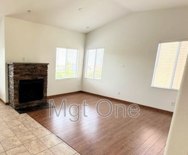 Building Photo - 1067 Regina Way