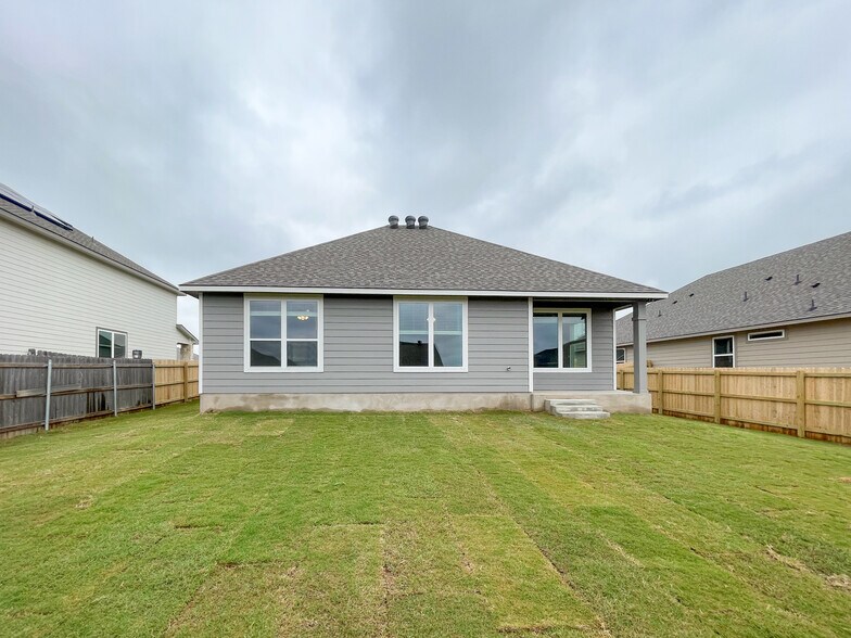 Building Photo - 6912 Llano Dr