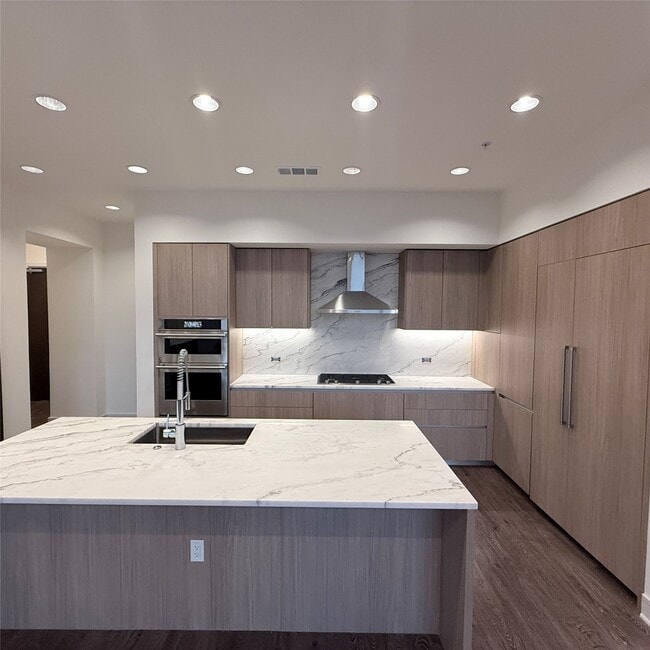 Building Photo - 2525 Turtle Creek Blvd