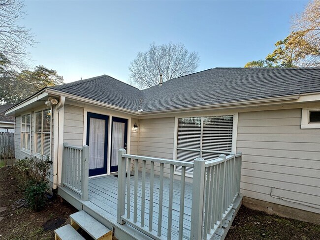 Building Photo - 4006 Hunnington Dr