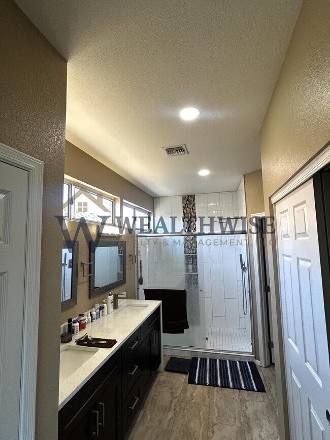 Building Photo - Luxurious 2 Bedroom 2 Bath Home for Rent in Sun City, Oro Valley 14286 N Wisteria Way, Oro Valley...