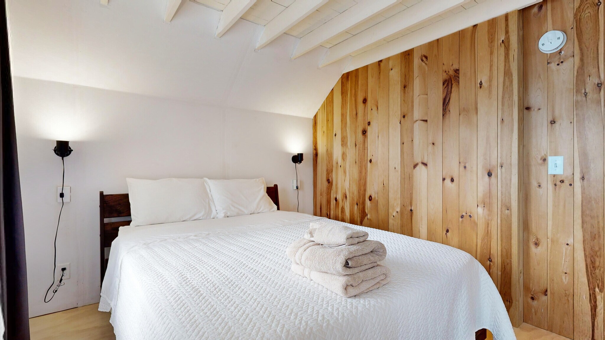 Building Photo - 42 Evergreen Ave