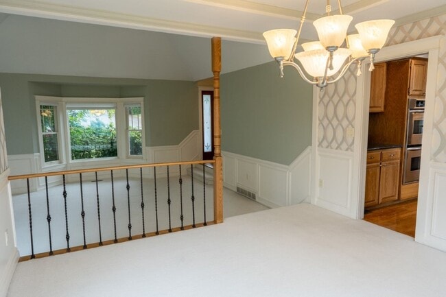 Building Photo - 3Bd/3Ba Bellevue House