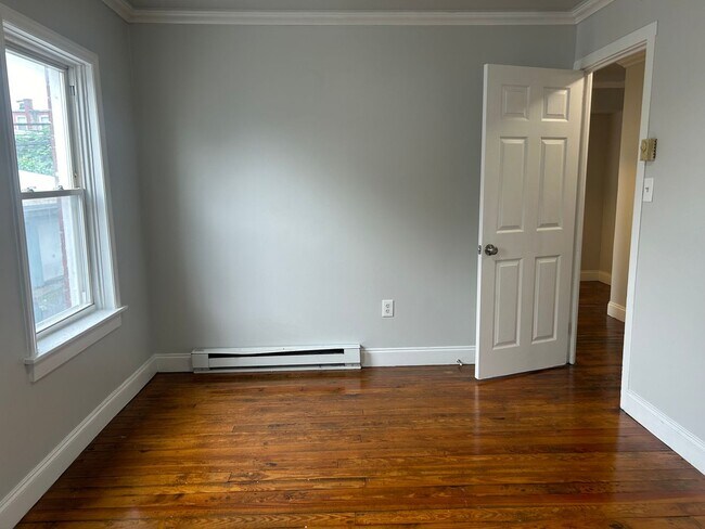 Building Photo - 519 E Mifflin St