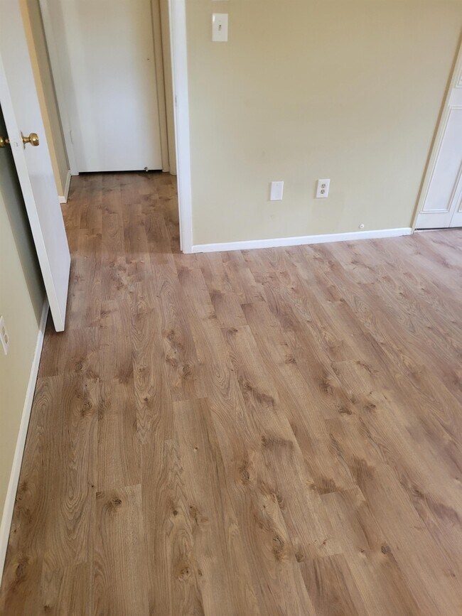 Building Photo - 47 Holstone Ln