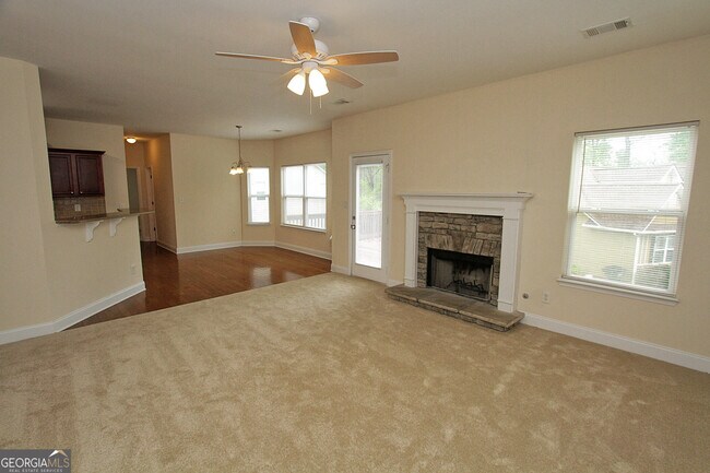 Building Photo - 728 Castle Top Ct SE