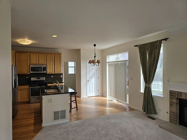 Building Photo - 211 Valley View Dr