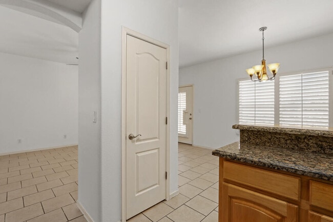 Building Photo - 561 Green Village Ct