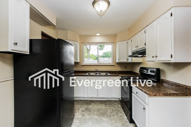 Building Photo - 4616 Redwood Dr