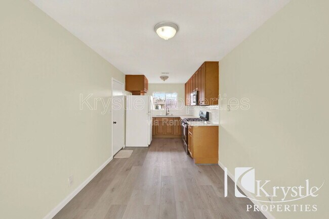 Building Photo - 126 Violet Dr