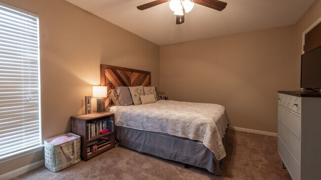 Building Photo - Woodshire Duplexes & Townhomes