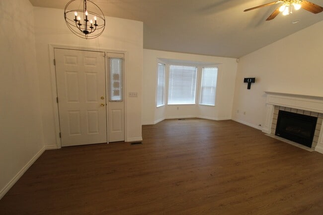 Building Photo - 3922 E Siskin Ln