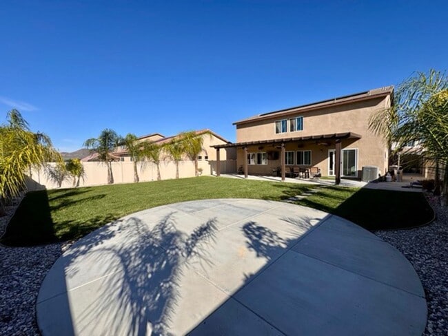 Building Photo - Stunning 4 Bedroom Cul-De-Sac Home with Loft located in Winchester!