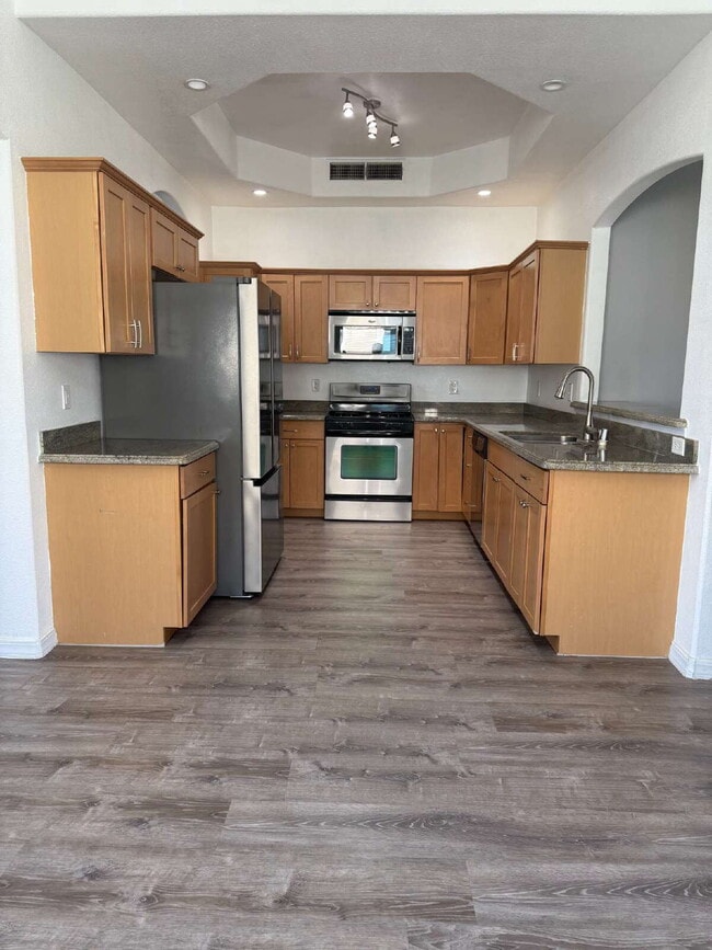 Building Photo - "Charming 3-Bedroom Retreat with 2 Full Ba...