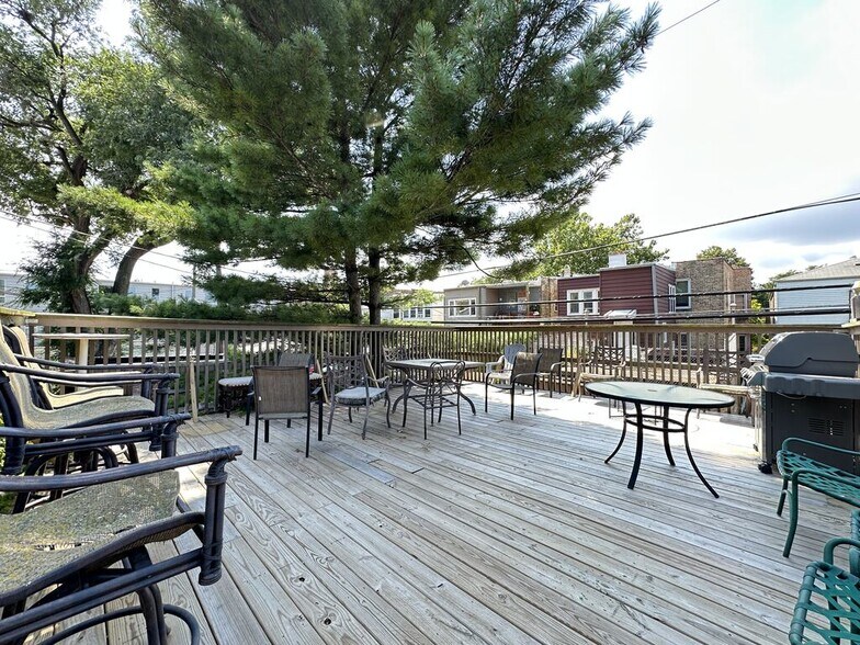 Building Photo - 6424 N Magnolia Ave