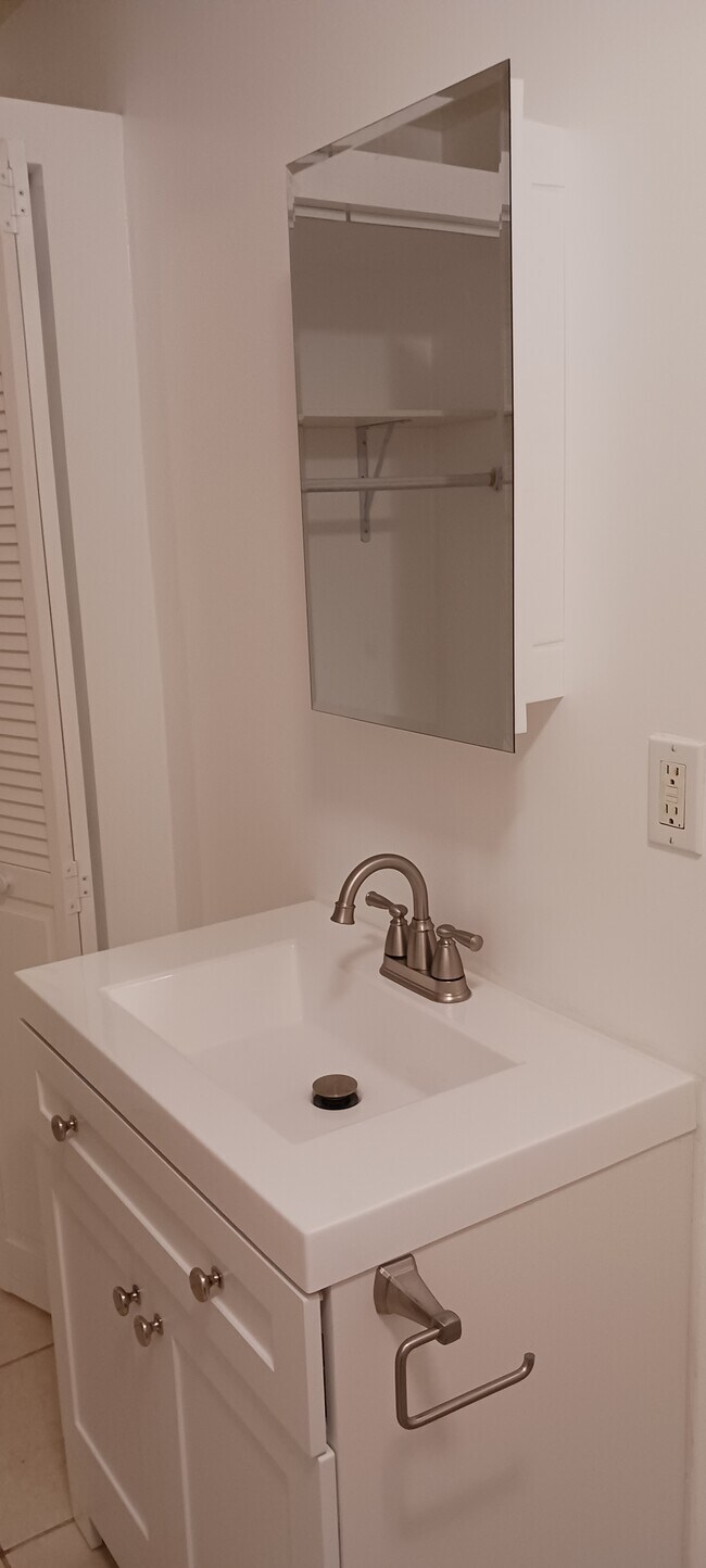 Building Photo - 3732 W 115th St