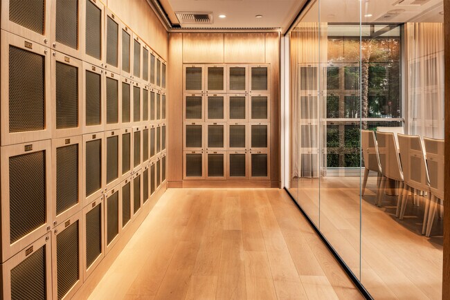 Building Photo - 2025 Ave of the Stars