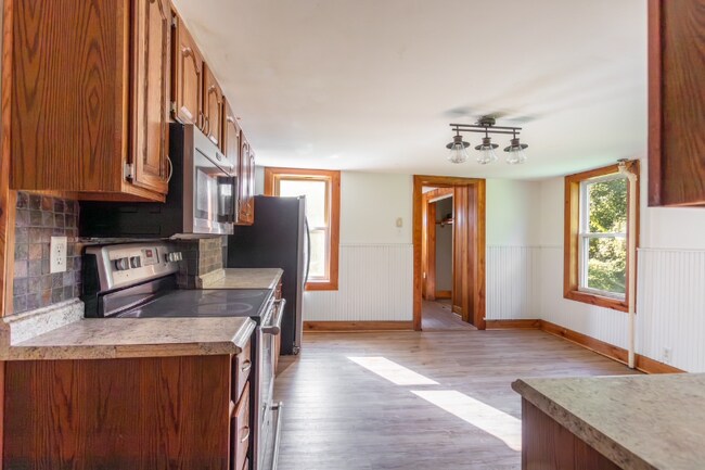 Building Photo - 89 Pecks Rd