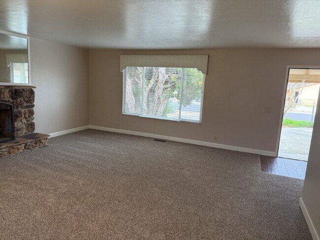 Building Photo - 2 Bedroom 2 Bath One Story Senior Community Vacaville *Star Rentals