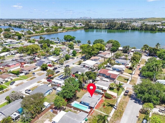 Building Photo - 5621 SW 38th Ct