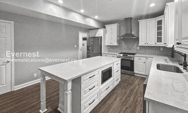 Building Photo - Modern Living in Saddle Bridge with Private Patio / 4 Beds and 2.5 Bath / Available Now!