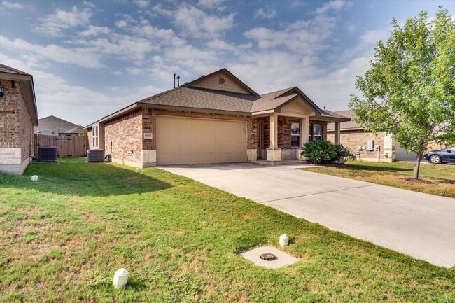 Building Photo - 5637 Sacco St
