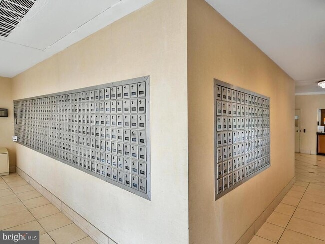 Building Photo - 10201 Grosvenor Pl