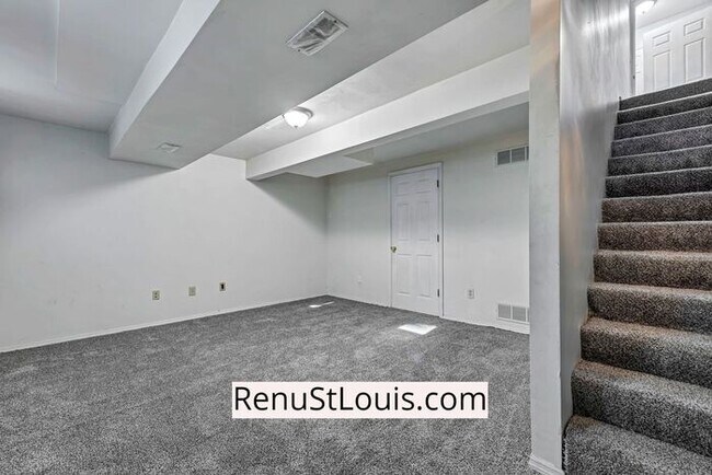 Building Photo - Now Available 3 bedroom 2.5 baths