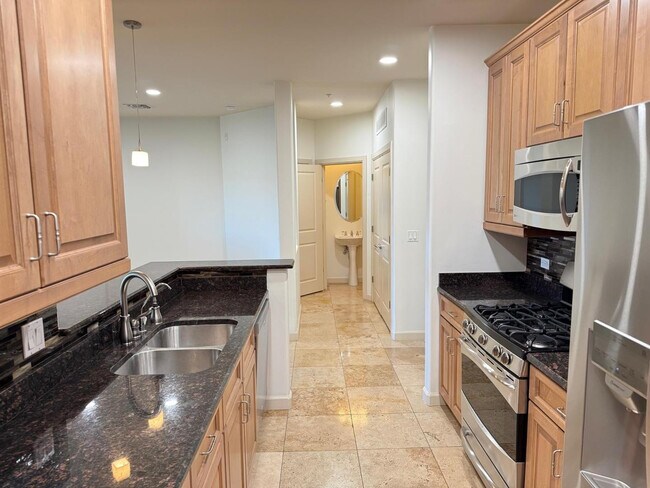 Building Photo - 7291 N Scottsdale Rd