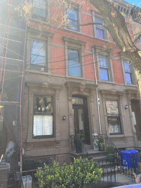 Building Photo - 1204 Garden St