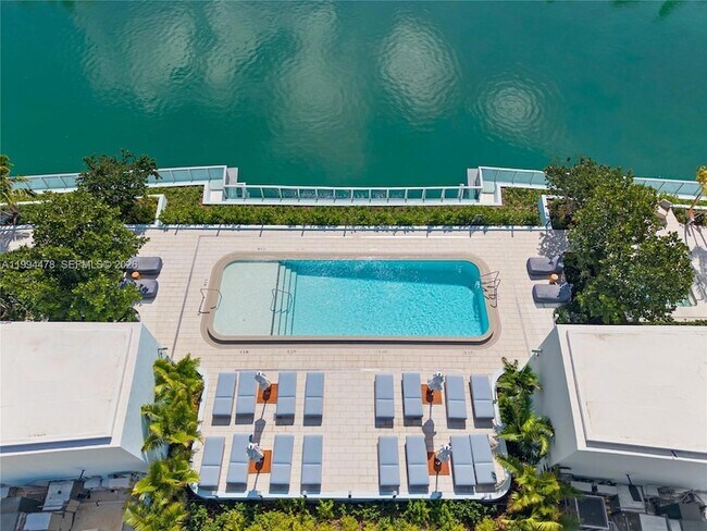 Building Photo - 9221 E Bay Harbor Dr