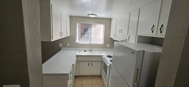 Building Photo - 2010 18th St