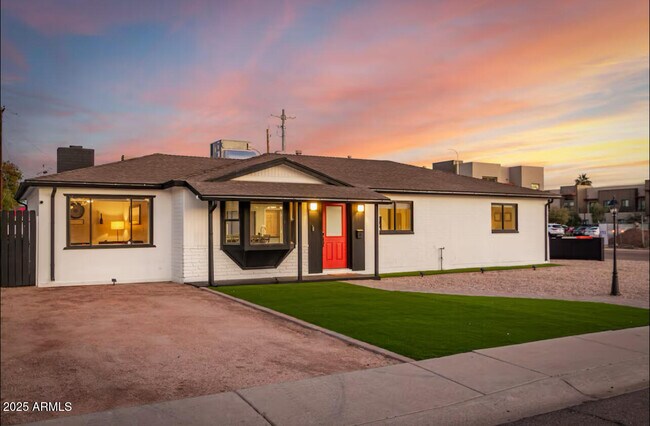 Building Photo - 1027 S Siesta Ln