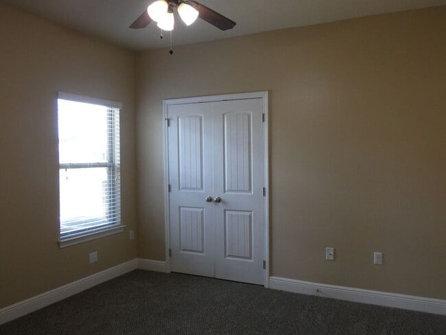 Building Photo - 5957 Palermo Dr