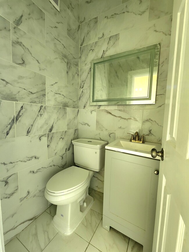 Building Photo - 24 Cator Ave