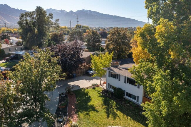Building Photo - 1236 Greenfield Cir