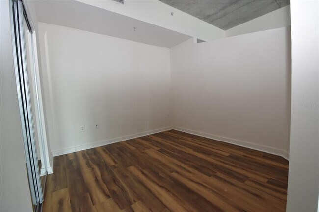 Building Photo - 777 N Ashley Dr