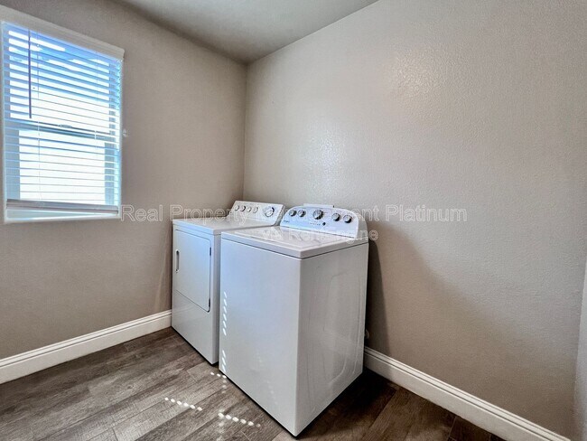 Building Photo - 6226 E Nala Dr