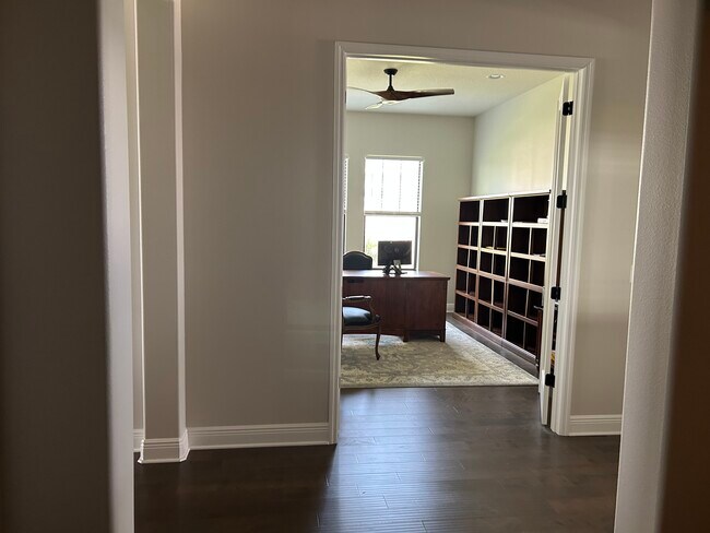 Building Photo - 2546 Kamin Dr