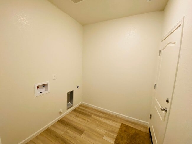 Building Photo - 5531 Glowhaven St
