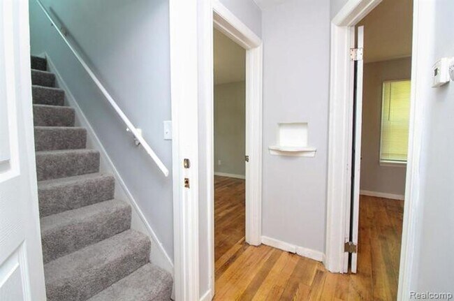 Building Photo - $1,350 - 3 Bed / 2 Bath House in Detroit