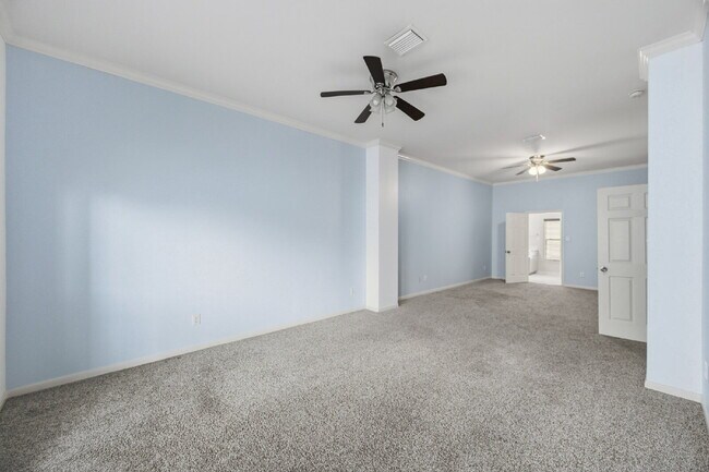 Building Photo - "Chic Urban Living: Spacious 2-Bed, 2-Bath Townhouse in Houston's Heart!"