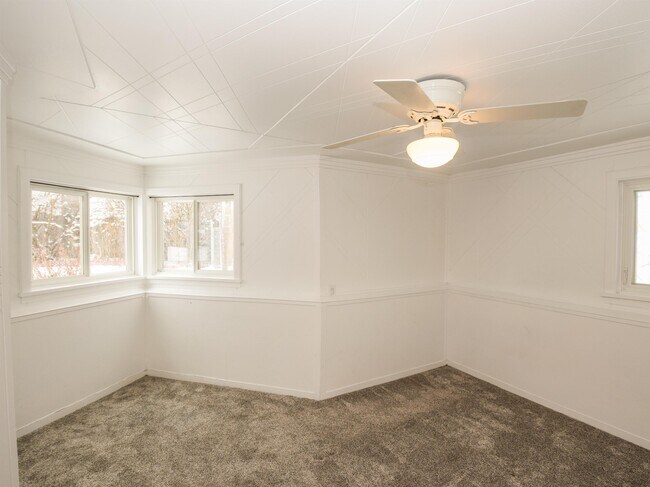 Building Photo - 143 S State St