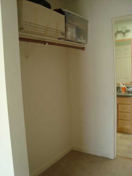 Walk In Closet - 2185 Bush St