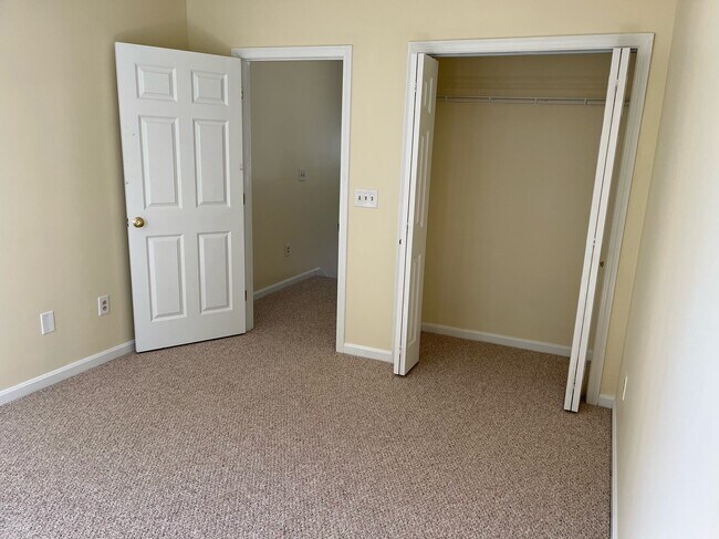 Building Photo - 14 Ledges Ct