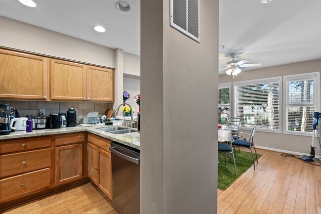 Building Photo - 4031 S 66th St