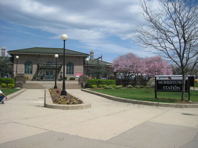 Building Photo - 83 Wetmore Ave