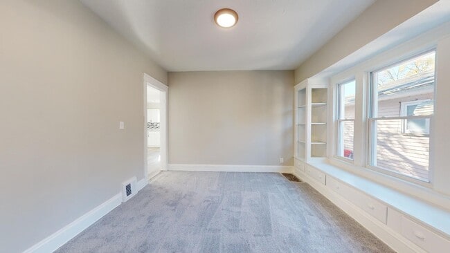 Building Photo - 3915 Hyde Ave